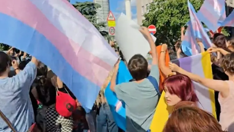 11. İstanbul Trans Onur Yürüyüşü'ne polis müdahalesi