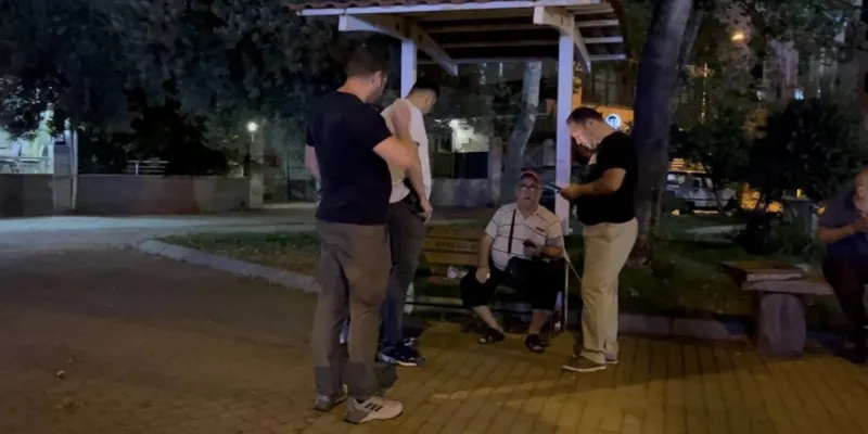 Gözü Yaşlı Adamın Telefonunu Çaldılar! Aydın'da Şok Hırsızlık