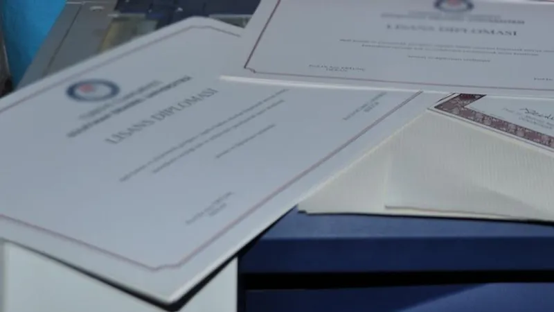 AKP'li Mustafa Şentop'un sahibi olduğu iddia edilen üniversitede sahte diploma skandalı