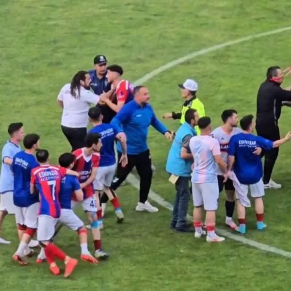 Karabük'te Amatör Maçta Kavga! Saha Karıştı, Ortalık Savaş Alanına Döndü