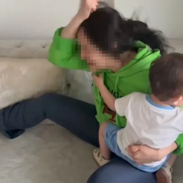 Anne Şiddeti İddiası! Bebeğin Velayeti Babaya Verildi! Şok Görüntüler!