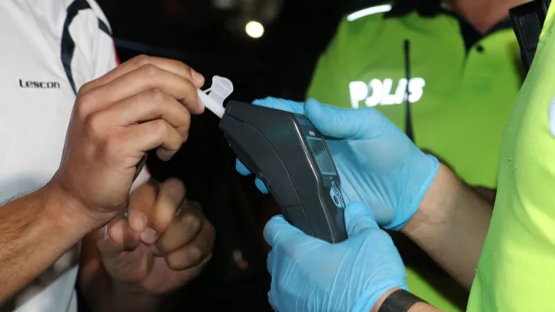 AYM'den emsal karar: Alkolmetreye üflemeyen sürücüye ceza hukuka uygun