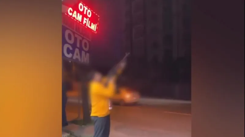 Bağcılar'da şampiyonluğu silahla ateş ederek kutlayan kişi yakalandı