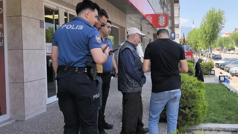 Banka görevlisi 65 yaşındaki Fikrettin amcayı dolandırılmaktan son anda kurtardı!