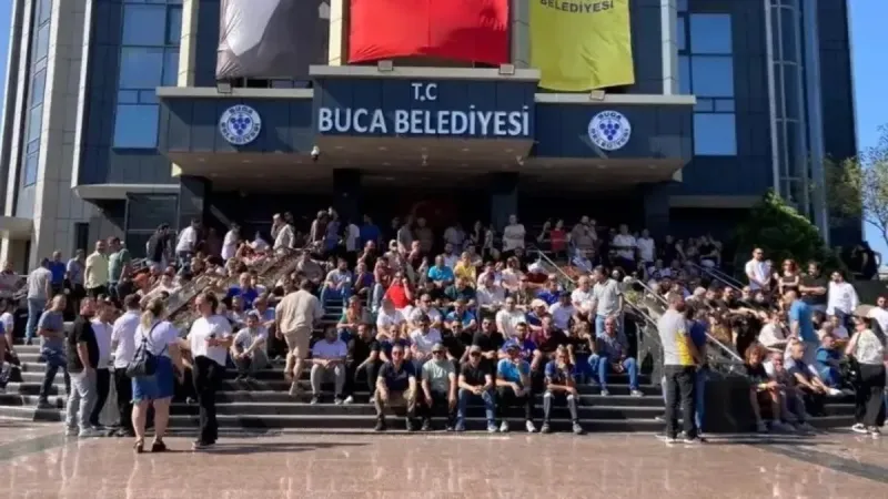 Başkan Duman da Tugay’a özendi: Sokağa inip çöp topladı, işçileri tehdit etti