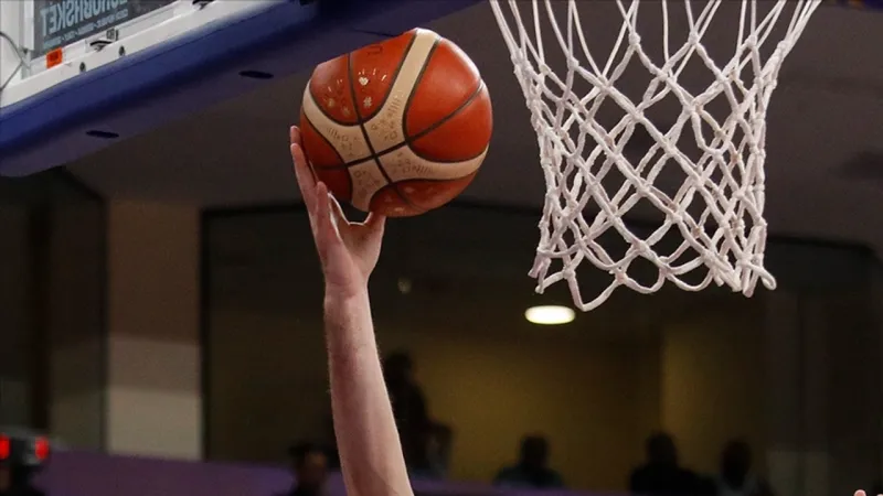 EuroLeague'de Türk Derbisi! Efes ve Fenerbahçe Sahaya Çıkıyor