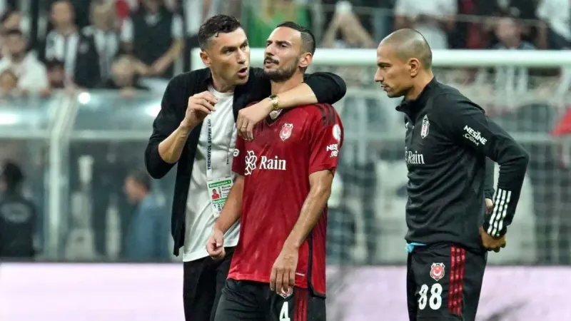 Beşiktaş'ta ilk veda! Onur Bulut Başakşehir'e transfer oldu