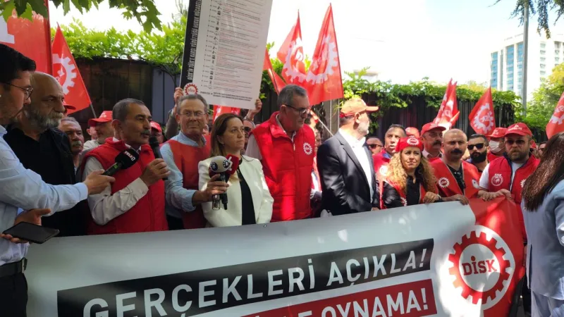 DİSK, TÜİK önünde basın açıklaması yaptı: Gerçekleri açıkla ekmeğimizle oynama