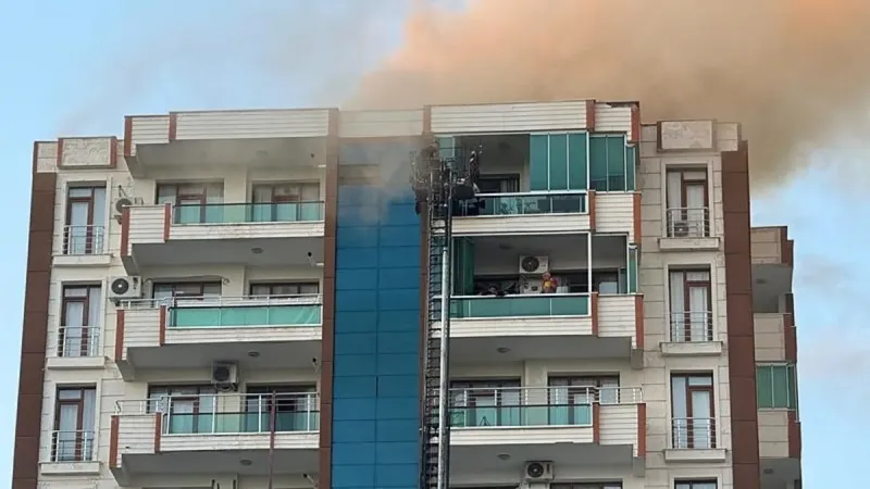 Diyarbakır'daki 13 katlı binada yangın! Acı haberi Vali duyurdu: 3'ü çocuk 4 kişi hayatını kaybetti | Soruşturma başlatıldı