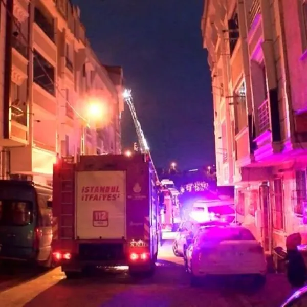 Esenyurt'ta Bina Yangını! Alevler Yükseldi, Yaralılar Var!