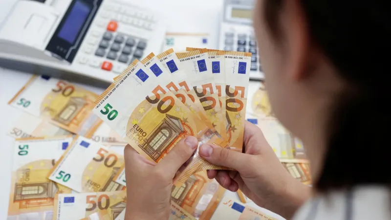 Euro Bölgesi'nde tüketicilerin enflasyon beklentileri arttı