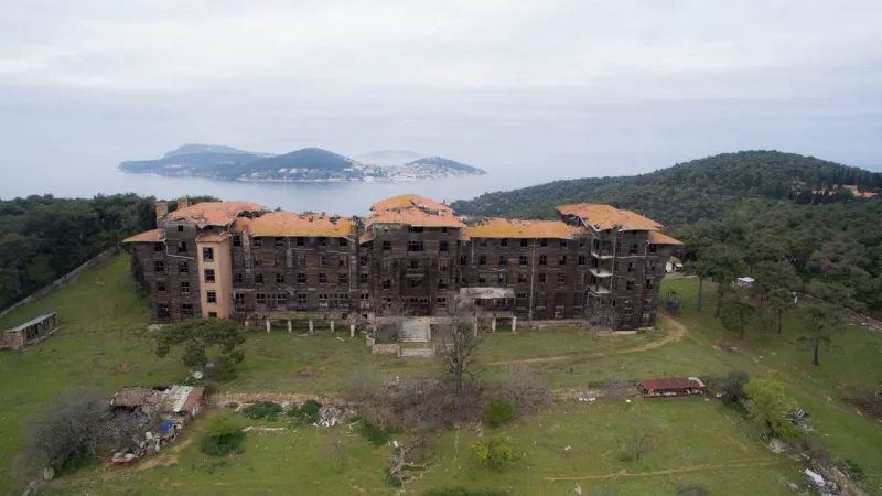 Rum Yetimhanesi Otel Mi Oluyor? Patrikhaneden Şok Karar!