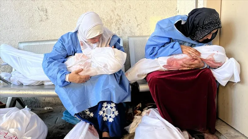 Filistinli kadın doktor, soykırımcı İsrail'in saldırısında 9 çocuğunu kaybetti