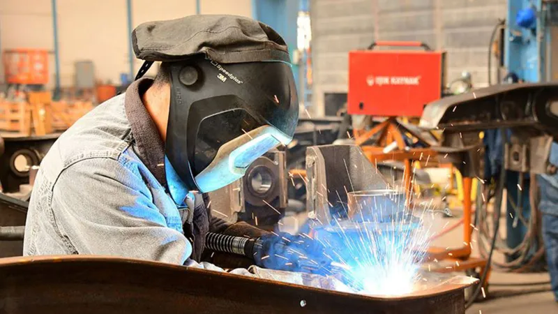 PMI Şoku! Sanayi Alarm Veriyor: Kasım Ayı Rakamları Ne Anlama Geliyor?