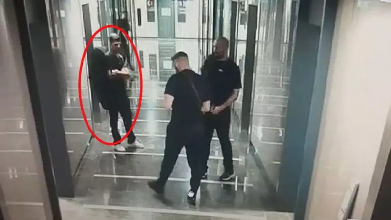 Interpol listesinde aranan kişi İstanbul’da yakalandı, o anlar kamerada