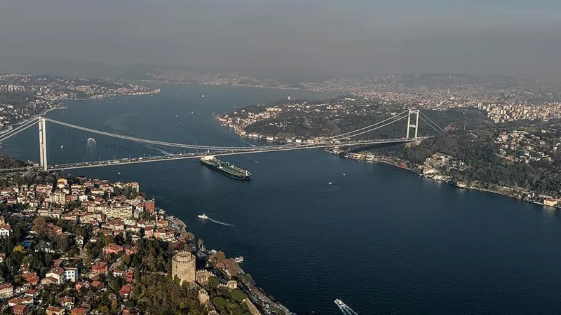 İstanbul'da Trafik Alarmı! Hangi Yollar Kapalı? İşte Alternatif Rotalar
