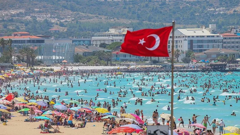 İzmir'de Deniz Keyfi Alarmı! Su Sıcaklığı Rekor Kırıyor