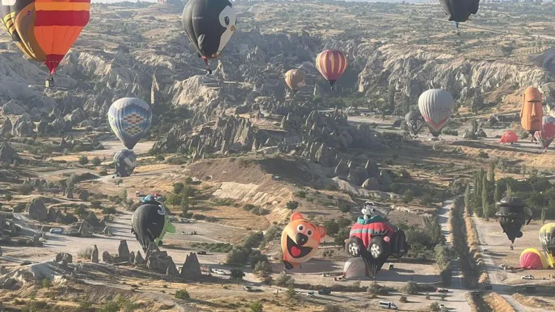 Kapadokya'da Balon Şöleni! Gökyüzünde 27 Ülkenin Renkleri