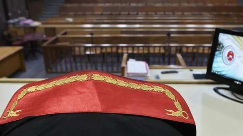 Kişileri kumar oynamaya teşvik ettiği iddiasıyla yakalanan 11 sosyal medya fenomeni adliyede