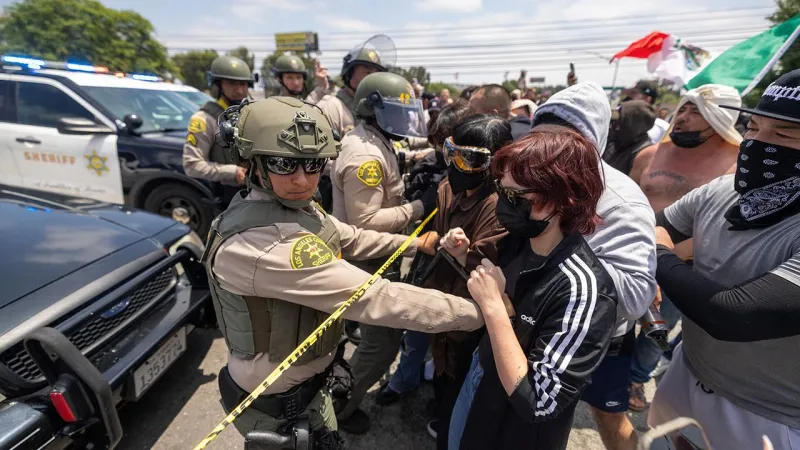 Los Angeles'taki sınır protestosuna Ulusal Muhafızlar müdahale edecek