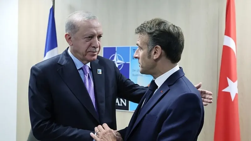Erdoğan'dan Macron'a Lahey Şoku! O Görüntüler Çok Konuşulacak