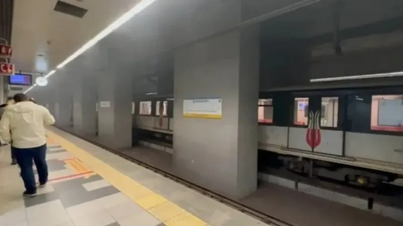 Mahmutbey metrosunda yangın! Yolcular tahliye edildi