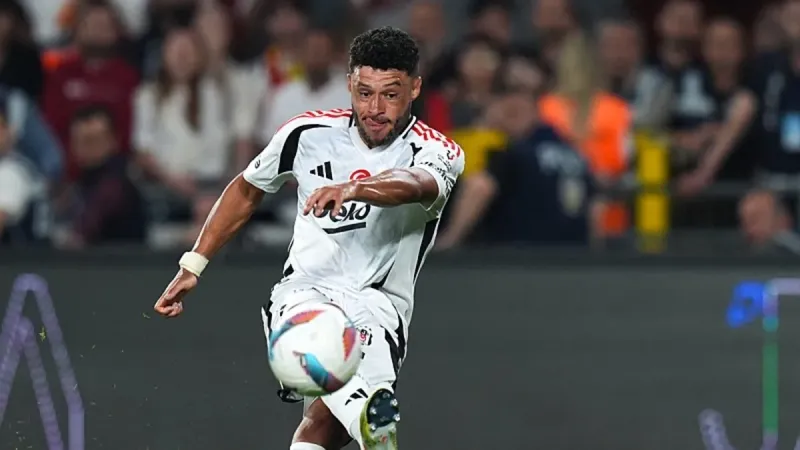 Beşiktaş Şokta! Yıldız Oyuncu Chamberlain Sakatlandı!
