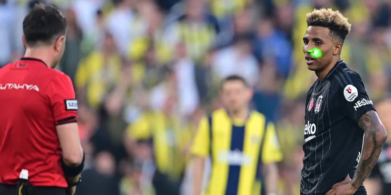 Gedson'a Lazer Tutan Holigan Şoke Etti! Cezası Ne Oldu?