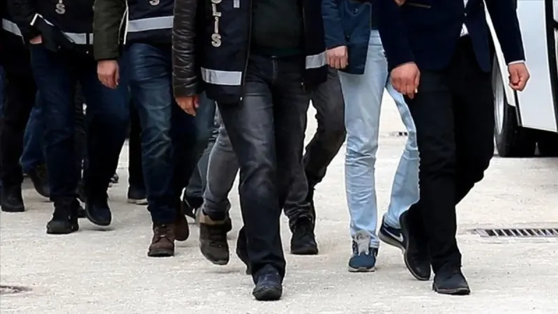 İzmir'de FETÖ Operasyonu: 9 Polis Gözaltında