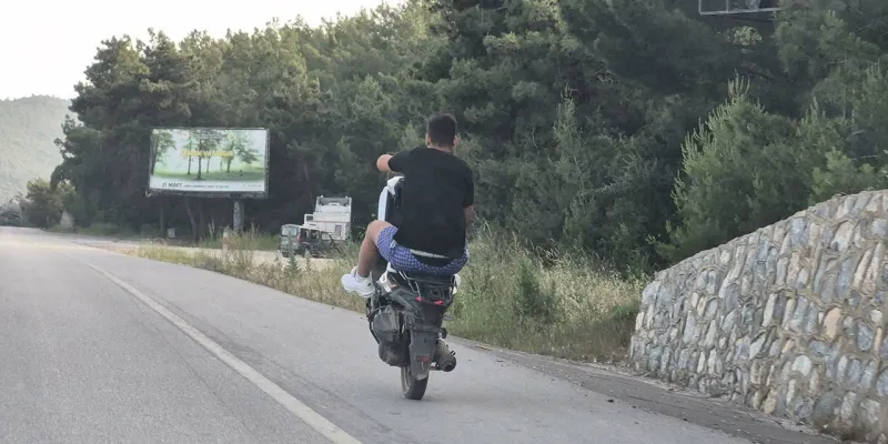 Muğla'da Kasksız Motosikletli Terör Estirdi! İşte O Anlar
