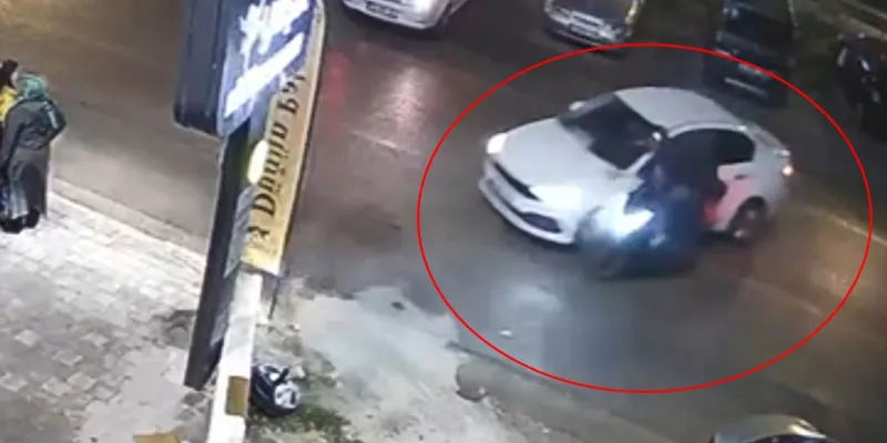 Bursa'da Feci Kaza: Otomobil Motosikleti Biçti!