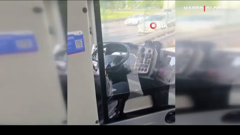 Pes dedirten metrobüs şoförü! Bir elinde telefon diğerinde direksiyon