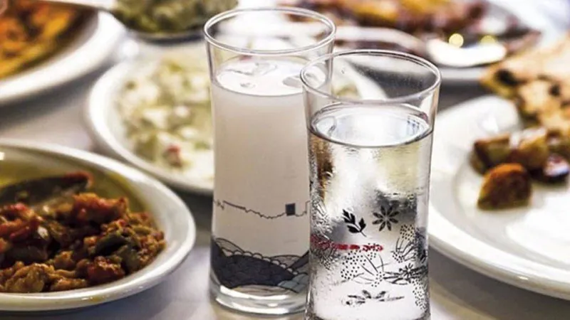 Rakı Fiyatları Uçuşa Geçti! Zam Şoku ve Alkol Tutkunları Ne Yapacak?