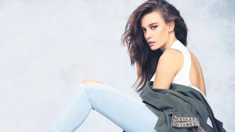 Serenay Sarıkaya'nın Serveti Kolunda: Saati Dudak Uçuklattı!