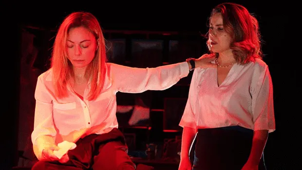 Özge Özder'e Ödül Yağmuru! Hangi Oyunla Zirveye Çıktı?