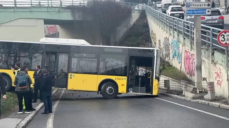 İETT Otobüsü Karaköy'de Refüjü Aştı: Yol Trafiğe Kapandı