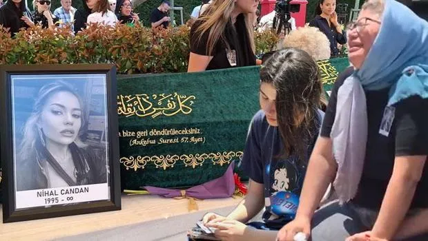 Nihal Candan son yolculuğuna uğurlanıyor... Annesinin feryatları yürekleri dağladı: Hani sen hakim, savcı olacaktın!