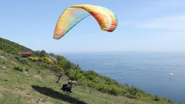 Yamaç Paraşütüyle Adrenalin! Öğrencilerden Unutulmaz Ders Deneyimi