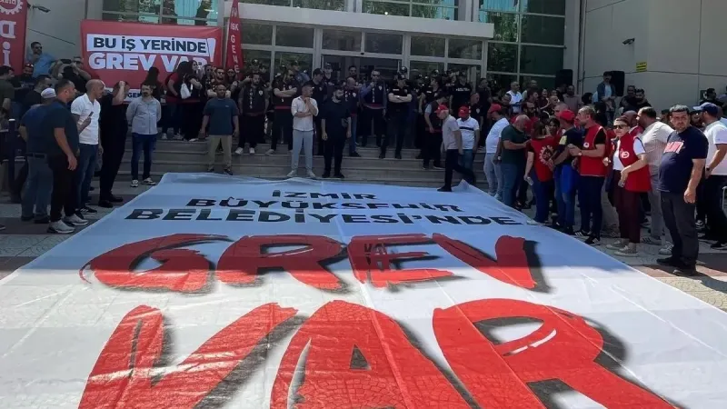 Otobüsler garajda, işçiler meydanda, vatandaş cefada: İzmir’de işçi grevi vatandaşı vurdu