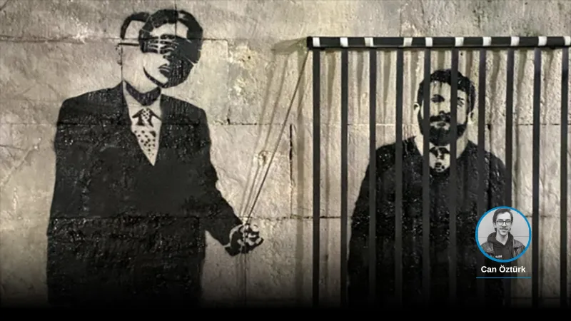 Politika ve sanatı harmanlayan “Türkiye’nin Banksy’si” Rigor Mortis: Hak, hukuk ve adalet temasına odaklanıyorum, eserlerim bazen sadece 1 saat duvarda kalabiliyor