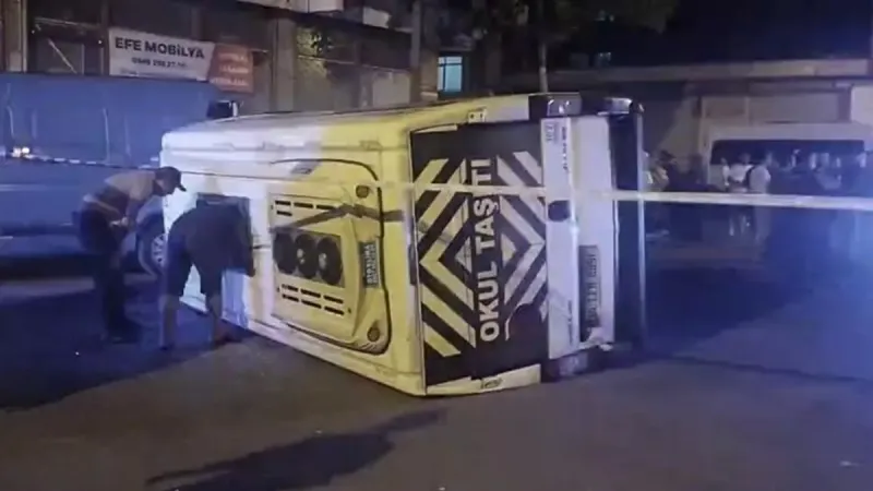 Sultanbeyli'de Feci Kaza! Servis Minibüsü Faciası: 10 Yaralı
