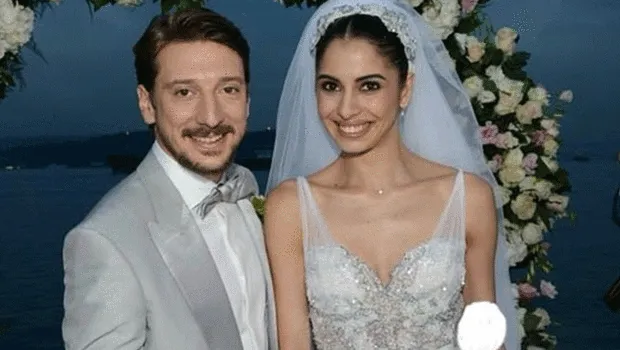 Ünlü çiftin mutluluğuna dostları da dahil oldu... Hakkı verilmiş bir 10 yıl!