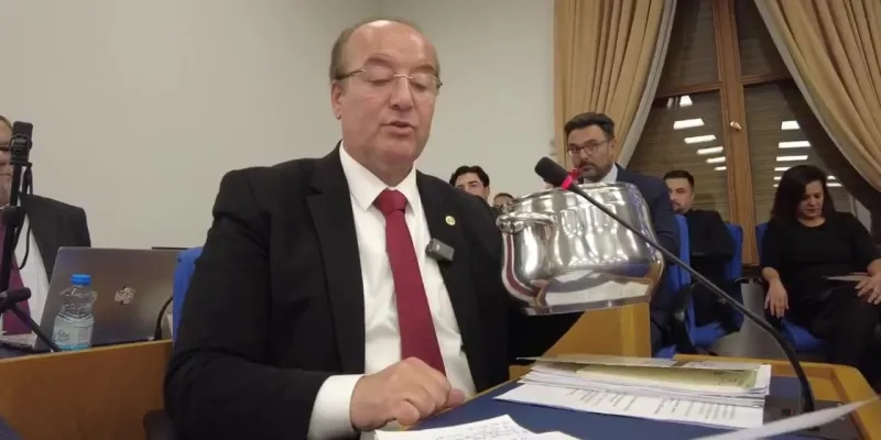 Vatandaşın boş tenceresi Meclis'te!